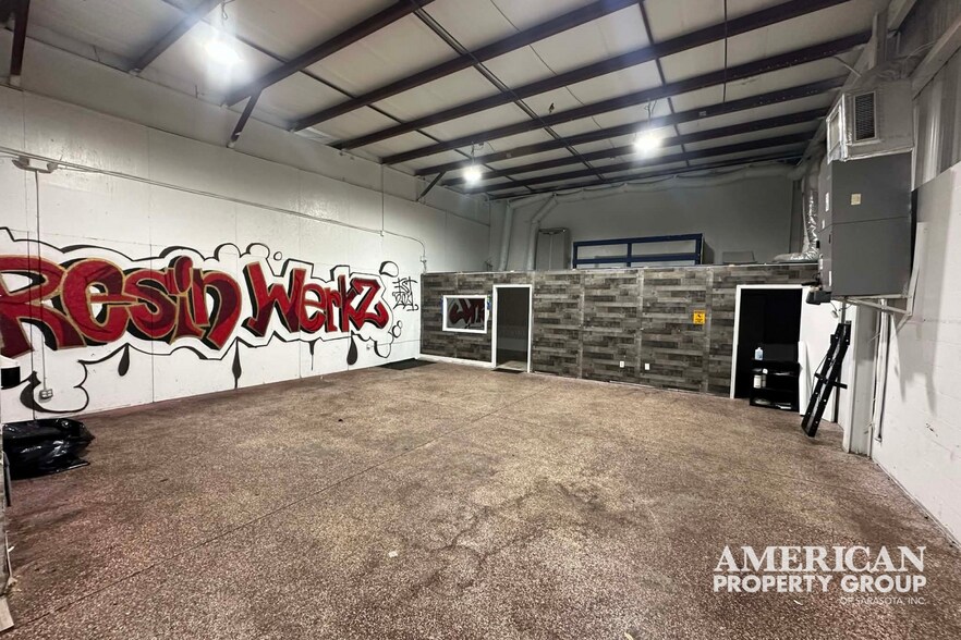 More Photos Of 4535-4557 Northgate Ct, Sarasota Light Distribution For Lease