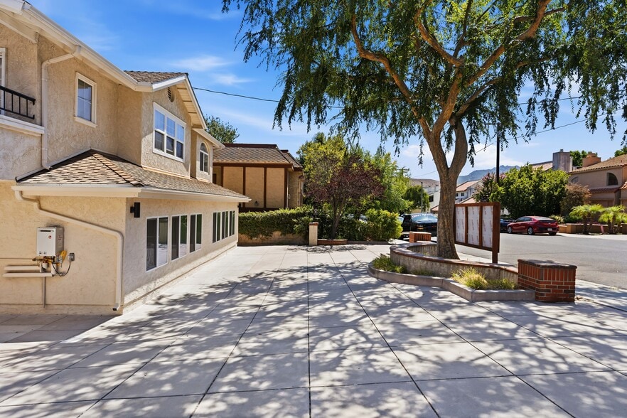 More Photos Of 5302-5304 Colodny Dr, Agoura Hills Apartments For Sale