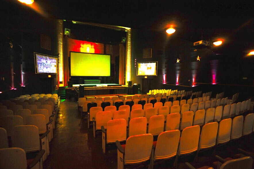 More Photos Of 424 W Main St, Denison Storefront Retail Office For Sale