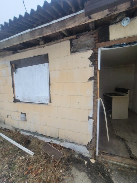 More Photos Of 1823 W 8th St, Muncie Multifamily For Sale