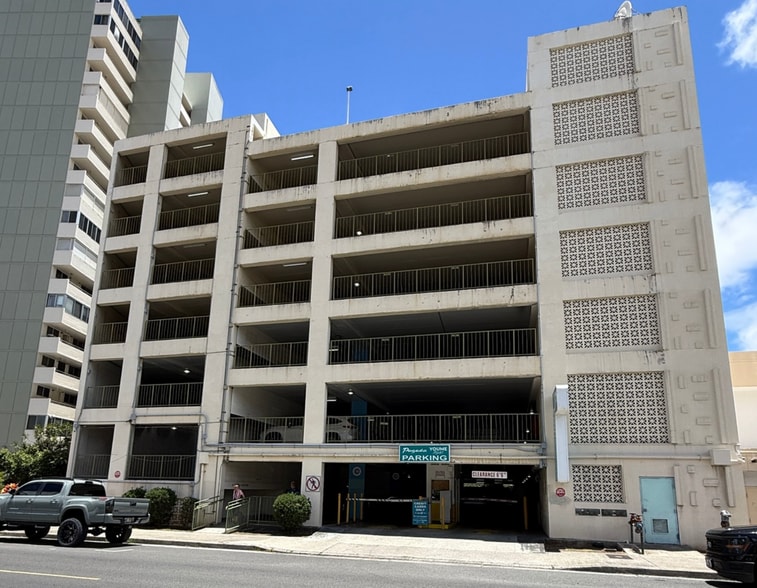 More Photos Of 711 Keeaumoku St, Honolulu Freestanding For Sale