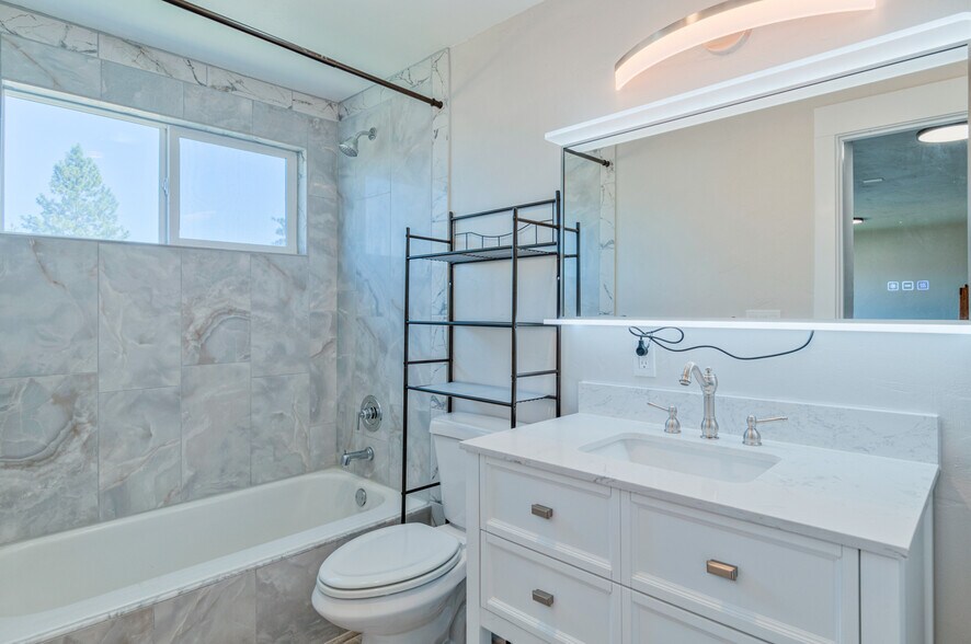 More Photos Of 404 SE Railroad St, Bend Apartments For Sale