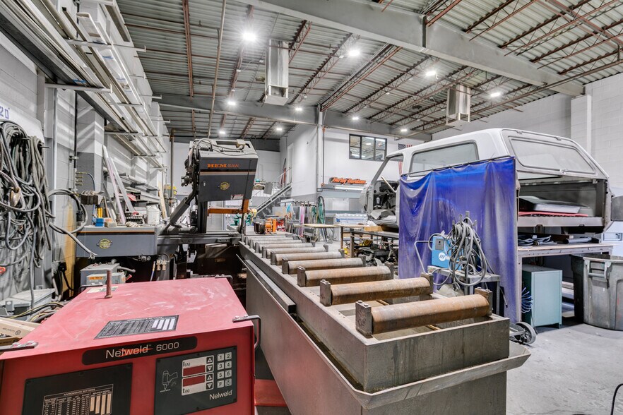 More Photos Of 3850 Pioneer Ave, Las Vegas Showroom For Sale