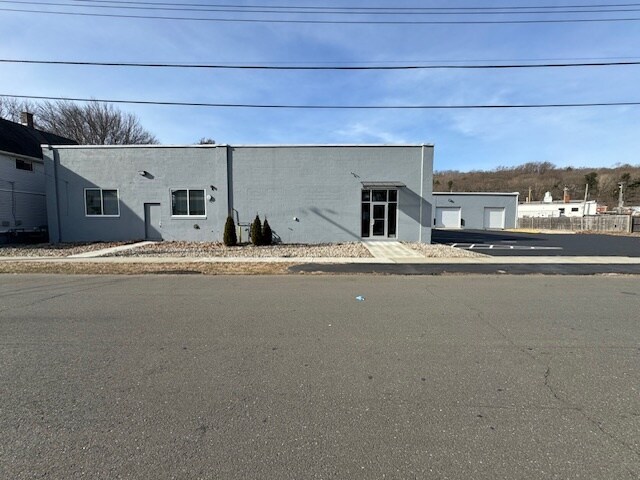 More Photos Of 110 Webb St, Hamden Warehouse For Lease