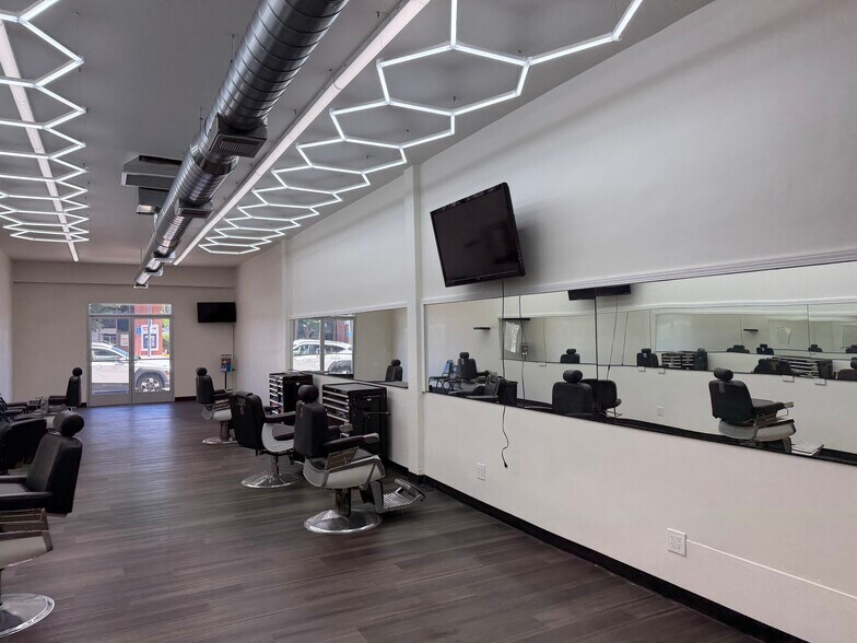 More Photos Of 21816-21820 Devonshire St, Chatsworth Storefront For Lease