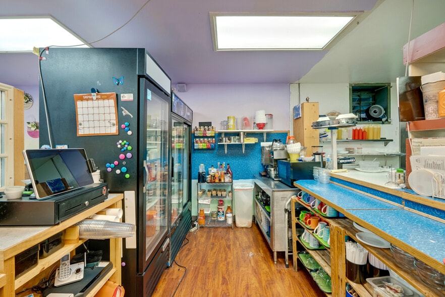 More Photos Of 2510-2512 Colby Ave, Everett Storefront Retail Office For Sale