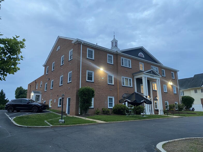 More Photos Of 10090 Main St, Fairfax Office For Lease