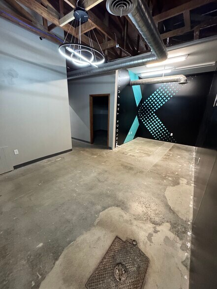 More Photos Of 12911 Us-71 Hwy, Grandview Freestanding For Lease