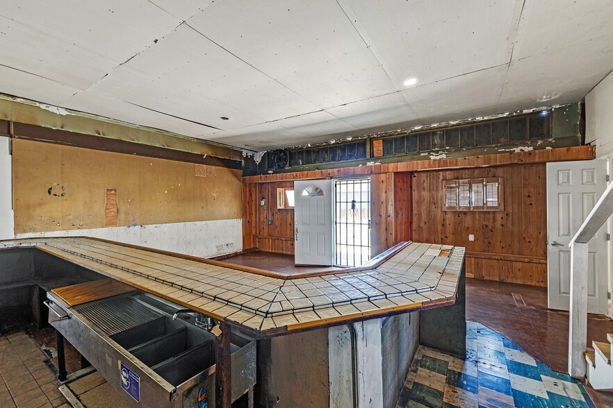 More Photos Of 1755 Washington Ave, San Leandro Bar For Sale