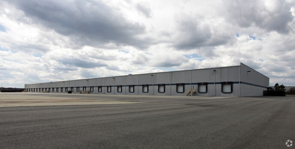 More Photos Of 101 Industrial Dr, Suffolk Distribution For Lease
