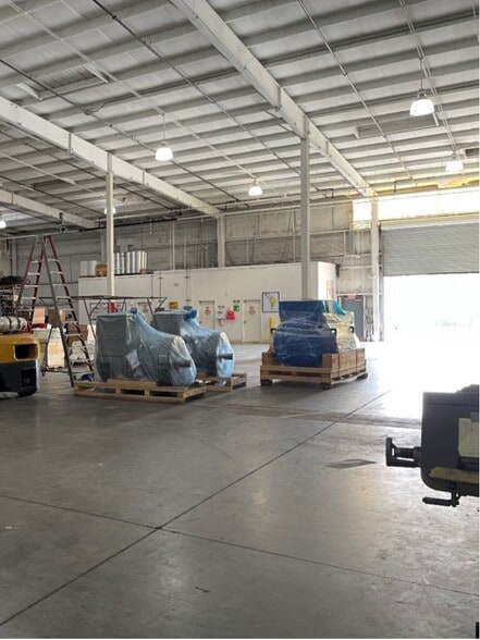 More Photos Of 205 Commercial Dr, Saint Augustine Manufacturing For Lease