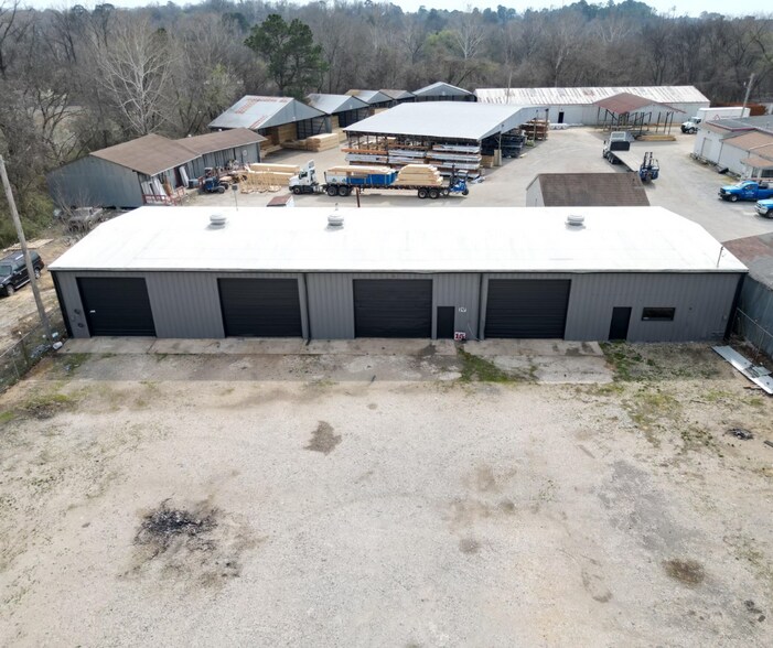 More Photos Of 207 & 221 Edison Ave, Benton Industrial For Sale