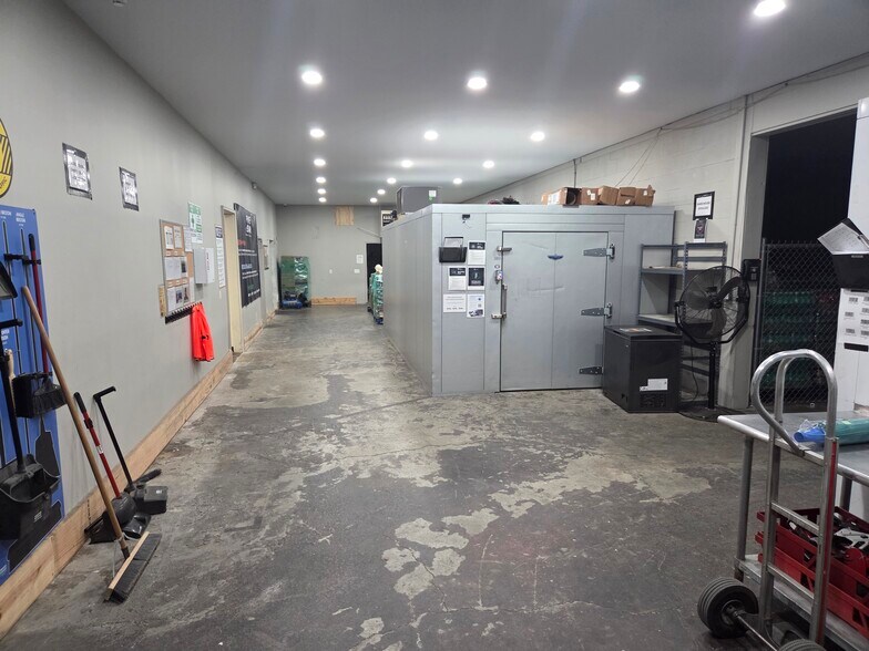 More Photos Of 1 Candy Ln, Hendersonville Distribution For Lease