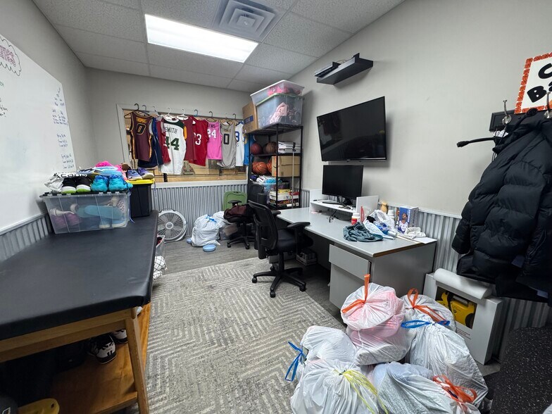 More Photos Of 10700 Sapp Brothers Dr, Omaha Warehouse For Sale