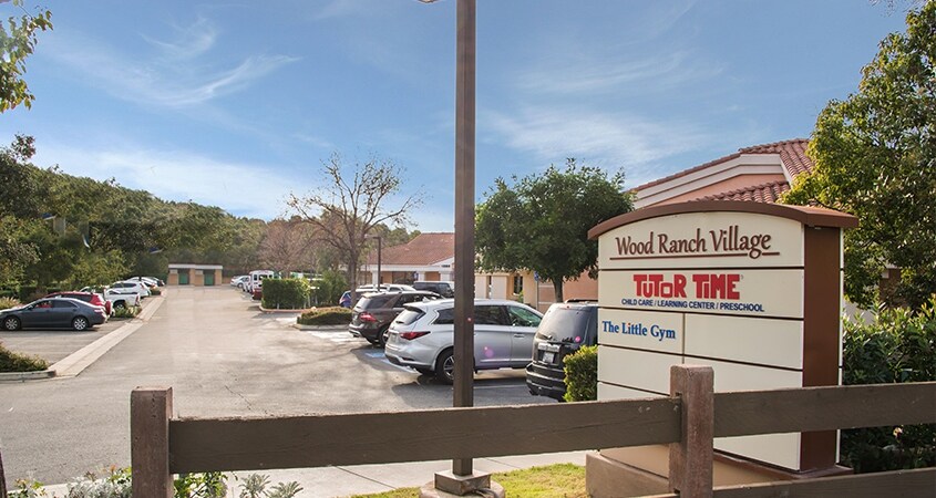 More Photos Of 1070 Country Club Dr, Simi Valley Storefront For Lease