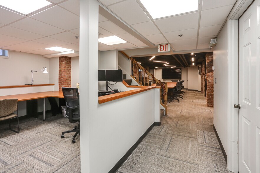 More Photos Of 4588 S Park Ave, Hamburg Office Residential For Sale