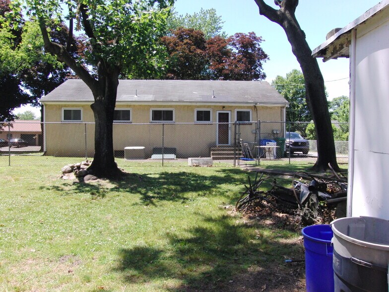 More Photos Of 921 Bath Rd, Bristol Garden Center For Sale
