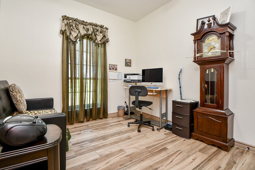 More Photos Of 540 Chisolm Trl, Wallis Manufactured Housing Mobile Home Park For Sale