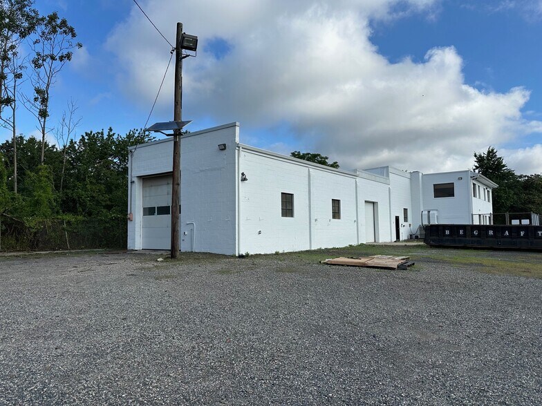 More Photos Of 83 Gross Ave, Edison Warehouse For Lease