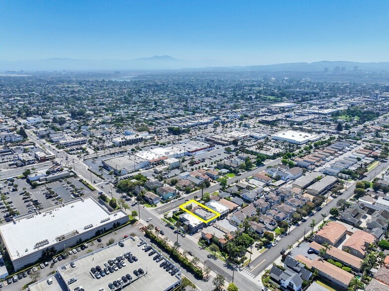 More Photos Of 203 Ogle St, Costa Mesa Multifamily For Sale