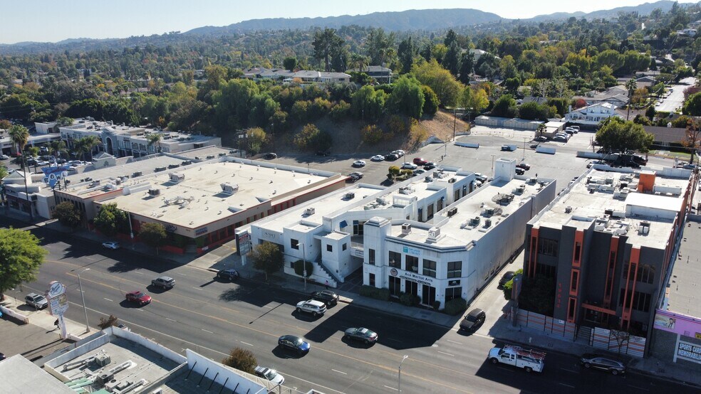 More Photos Of 19626 Ventura Blvd, Tarzana Office For Lease
