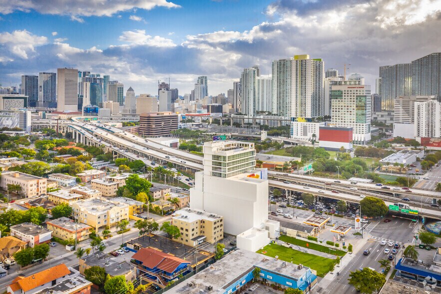 More Photos Of 420 SW 7th St, Miami Office For Lease