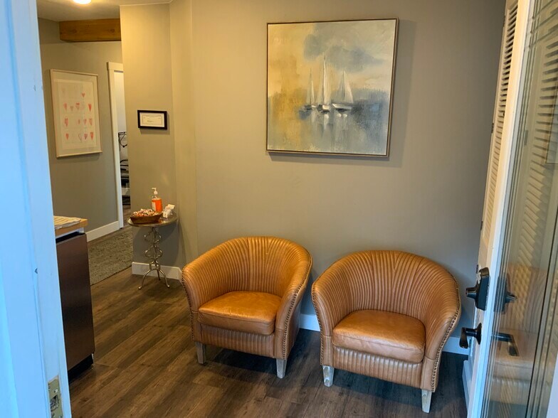 More Photos Of 18615 Willamette Dr, West Linn Medical For Lease