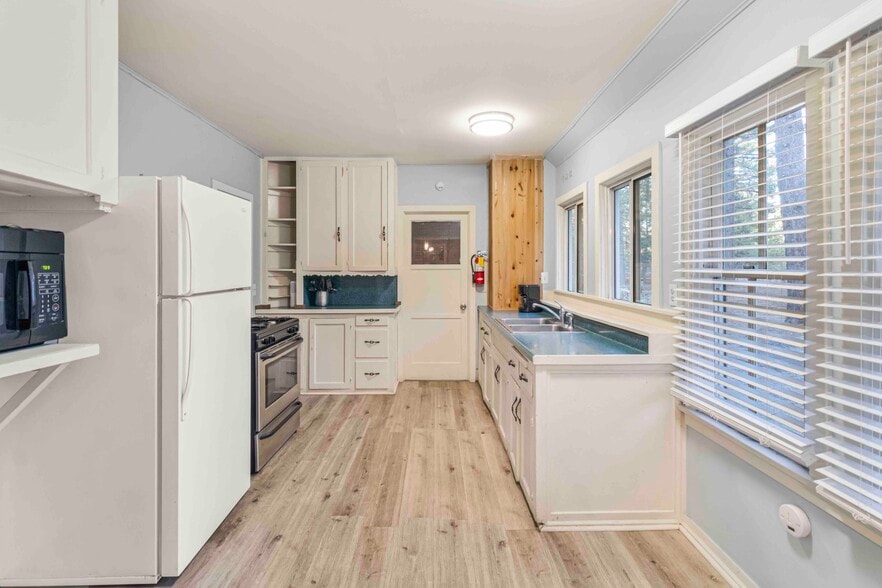 More Photos Of 39372 Big Bear Blvd, Big Bear Lake Hotel For Sale