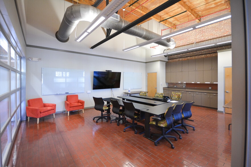 More Photos Of 1115 W 3rd St, Little Rock Office For Sale