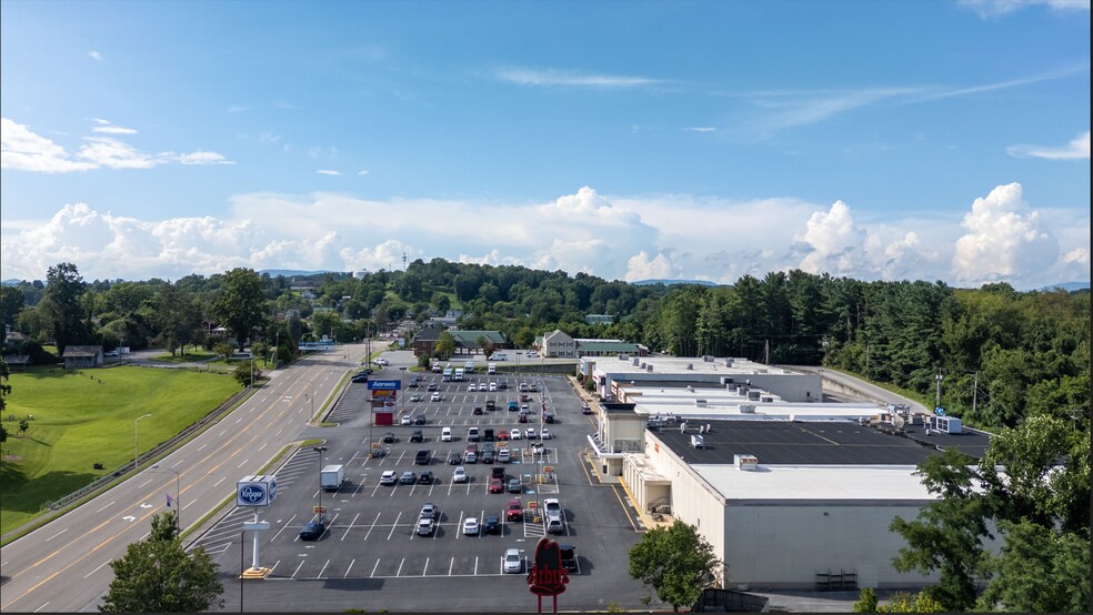 More Photos Of 398-466 Cummings St, Abingdon General Retail For Lease
