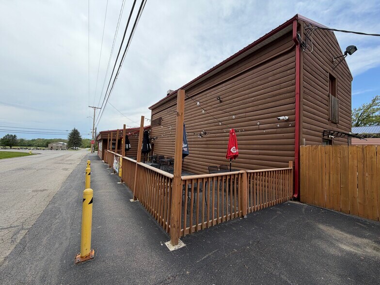 More Photos Of 617 S Washington St, New Paris Bar For Sale