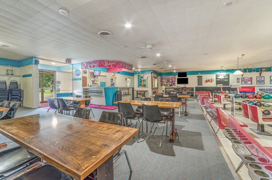 More Photos Of 1104 N Saginaw St, Saint Charles Bowling Alley For Sale
