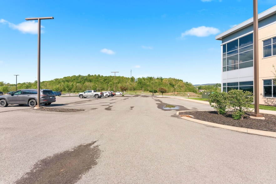 More Photos Of 423 Fortress Blvd, Morgantown Office For Sale