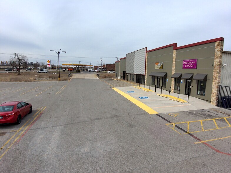 More Photos Of 8921 NW Expressway St, Oklahoma City Warehouse For Lease