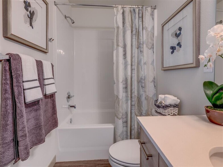 More Photos Of 2200 W Meeker St, Kent Apartments For Lease