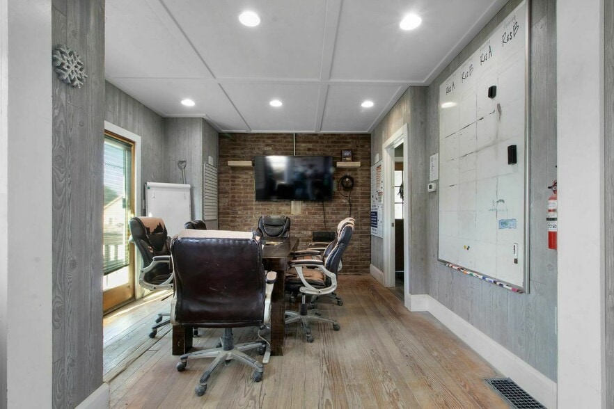 More Photos Of 10620 Bellefontaine St, Carmel Office For Sale