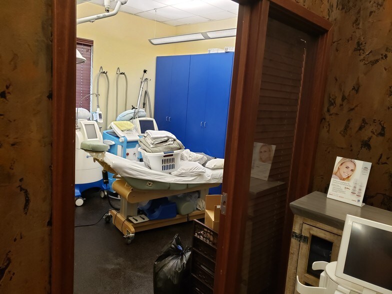 More Photos Of 7525 S Union Park Ave, Sandy Bank For Sale