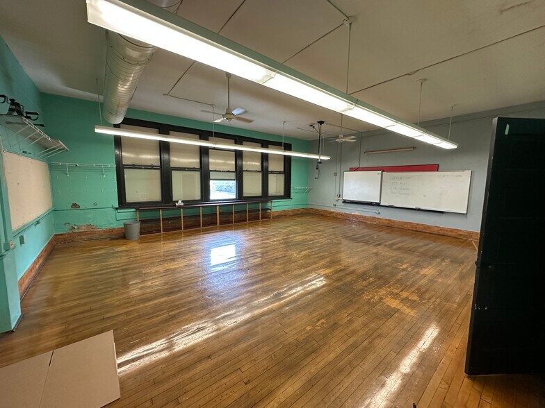 More Photos Of 1100 E Kearney St, Springfield Schools For Sale