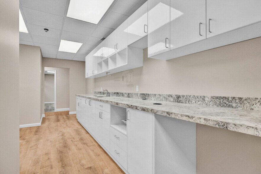 More Photos Of 215 Old Tappan Rd, Old Tappan Medical For Lease