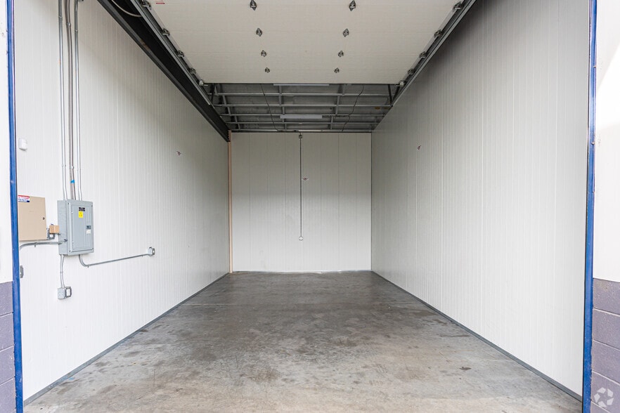 More Photos Of 11105 Steele St S, Tacoma Flex For Lease