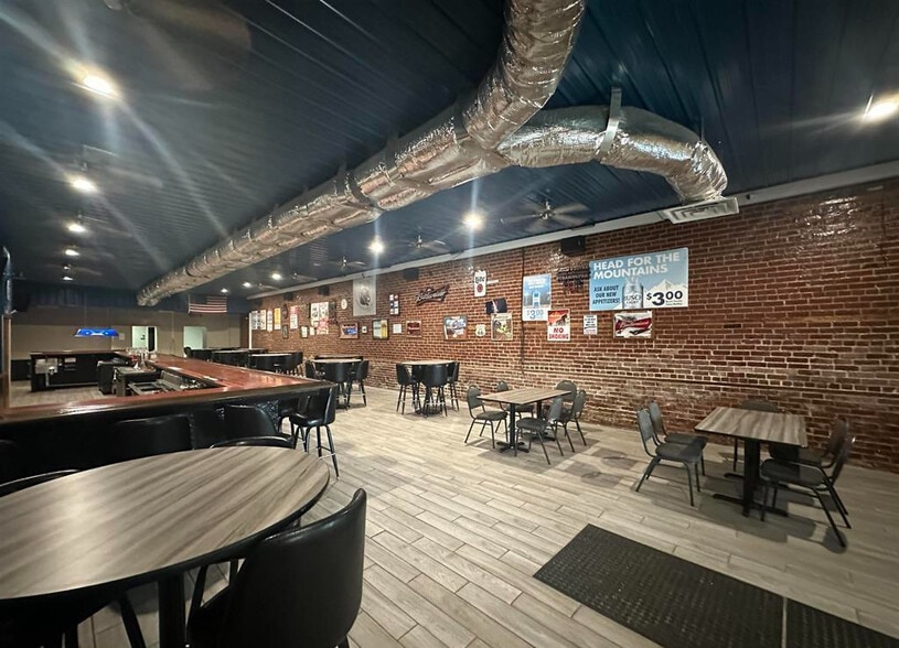 Primary Photo Of 504 Main St, Varna Restaurant For Sale