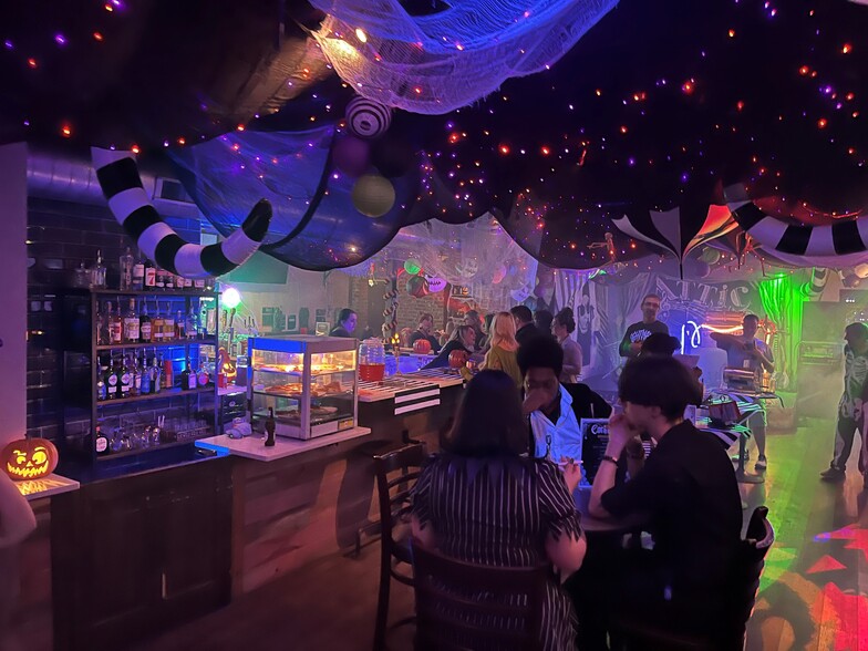 More Photos Of 4247 S Kingshighway Blvd, Saint Louis Bar For Lease