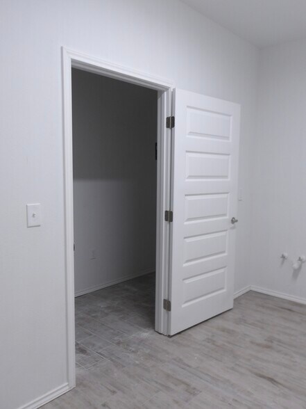 More Photos Of 1750 Reveille Rd, Harlingen Distribution For Lease