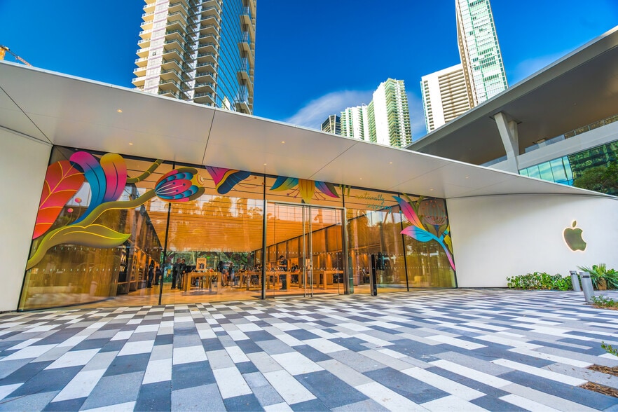 More Photos Of 1010 NE 2nd Ave, Miami Restaurant For Lease