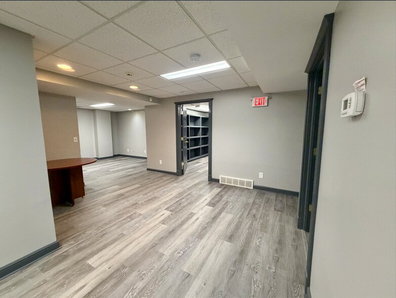 More Photos Of 8050 Corporate Cir, North Royalton Office For Lease