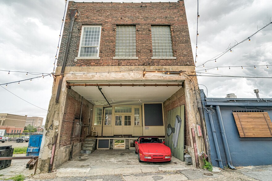 More Photos Of 339 Madison Ave, Memphis Storefront Retail Office For Sale