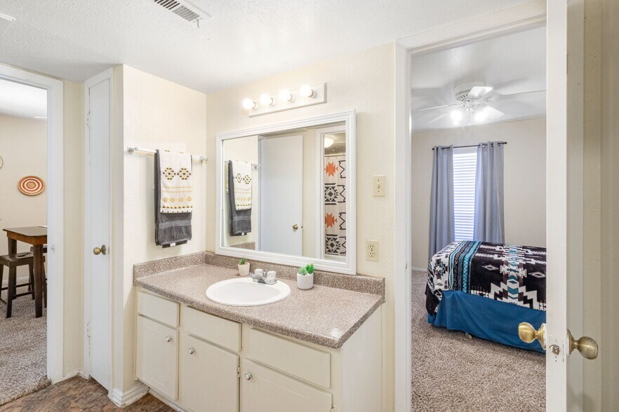 More Photos Of 2451 Lake Rd, Huntsville Apartments For Sale