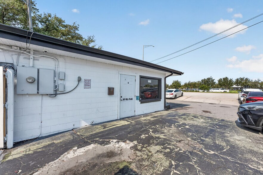 More Photos Of 663 N US Highway 17 92, Longwood Auto Dealership For Lease
