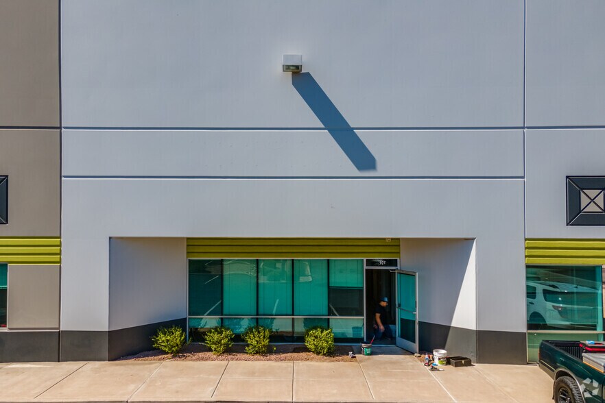 More Photos Of 5402 W Roosevelt St, Phoenix Warehouse For Lease