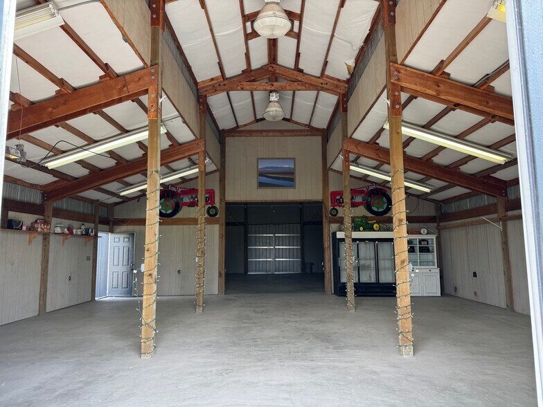 More Photos Of 14285 Laconner Whitney rd, Mount Vernon General Retail For Lease